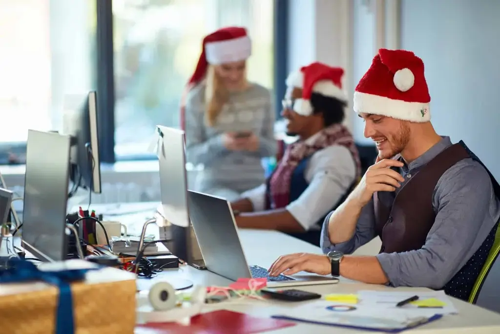 The Dos and Don’ts of Holiday Marketing: For Holiday Success 6 Creative Strategies to Stand Out During the Holiday Season